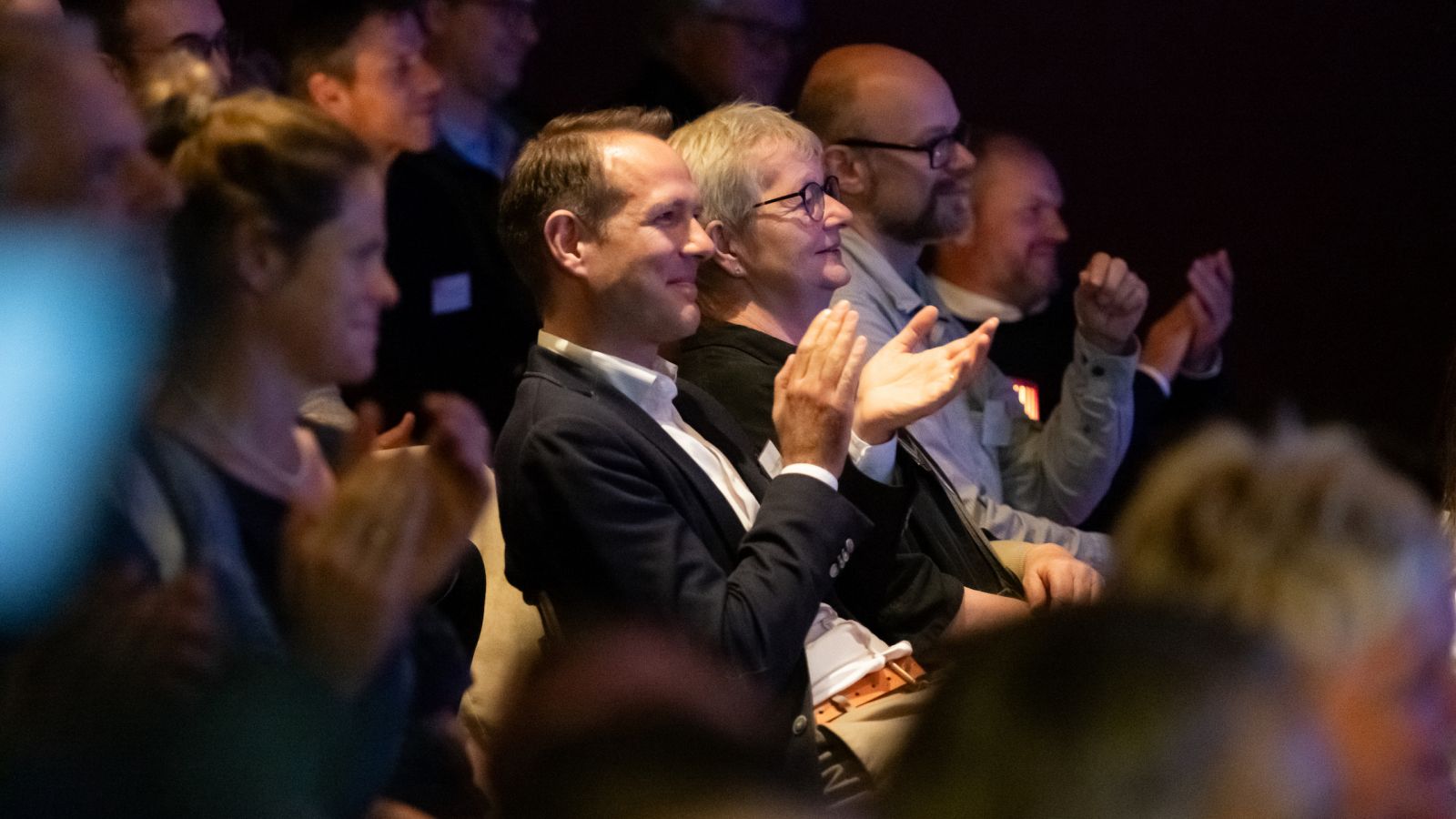 Die Stimmung im Publikum ist ausgelassen